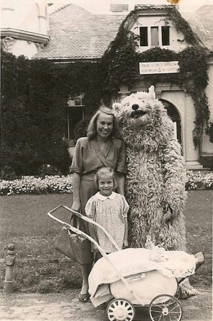 Janina Mazur z dziećmi - 1947